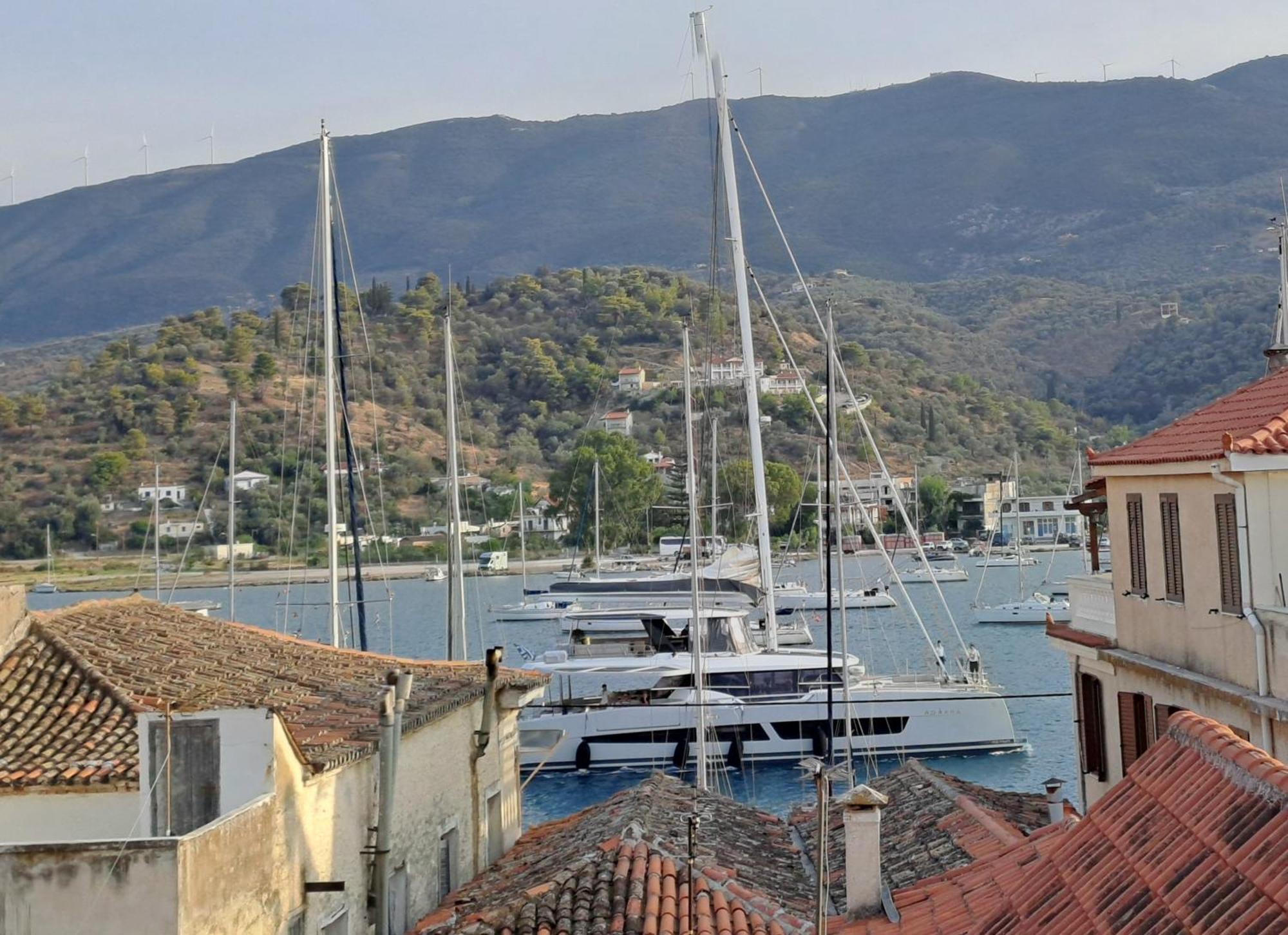 Betty'S Apartments Poros Town ภายนอก รูปภาพ